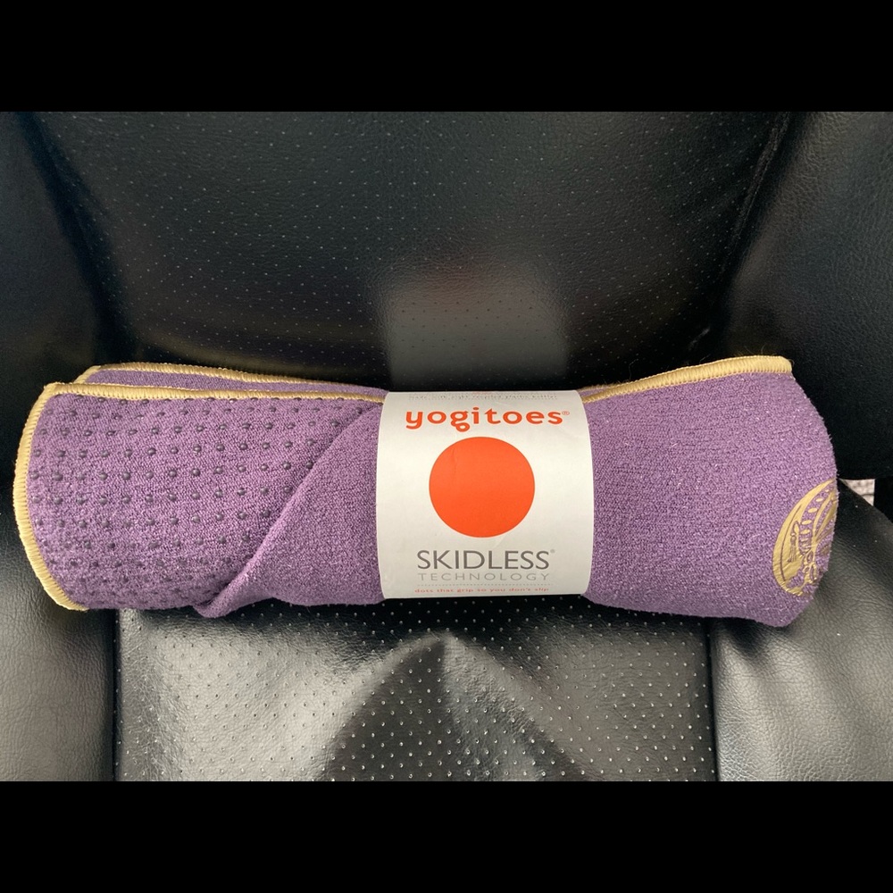 Manduka Yogitoes non-slip yoga towel mat